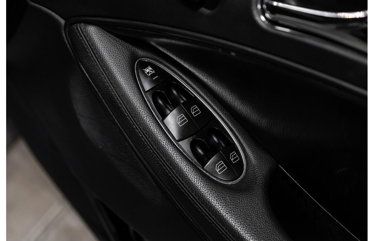 8/2005 Mercedes-Benz CLS 350 219 4d Coupe Cubanite Silver Metallic V6 3.5L