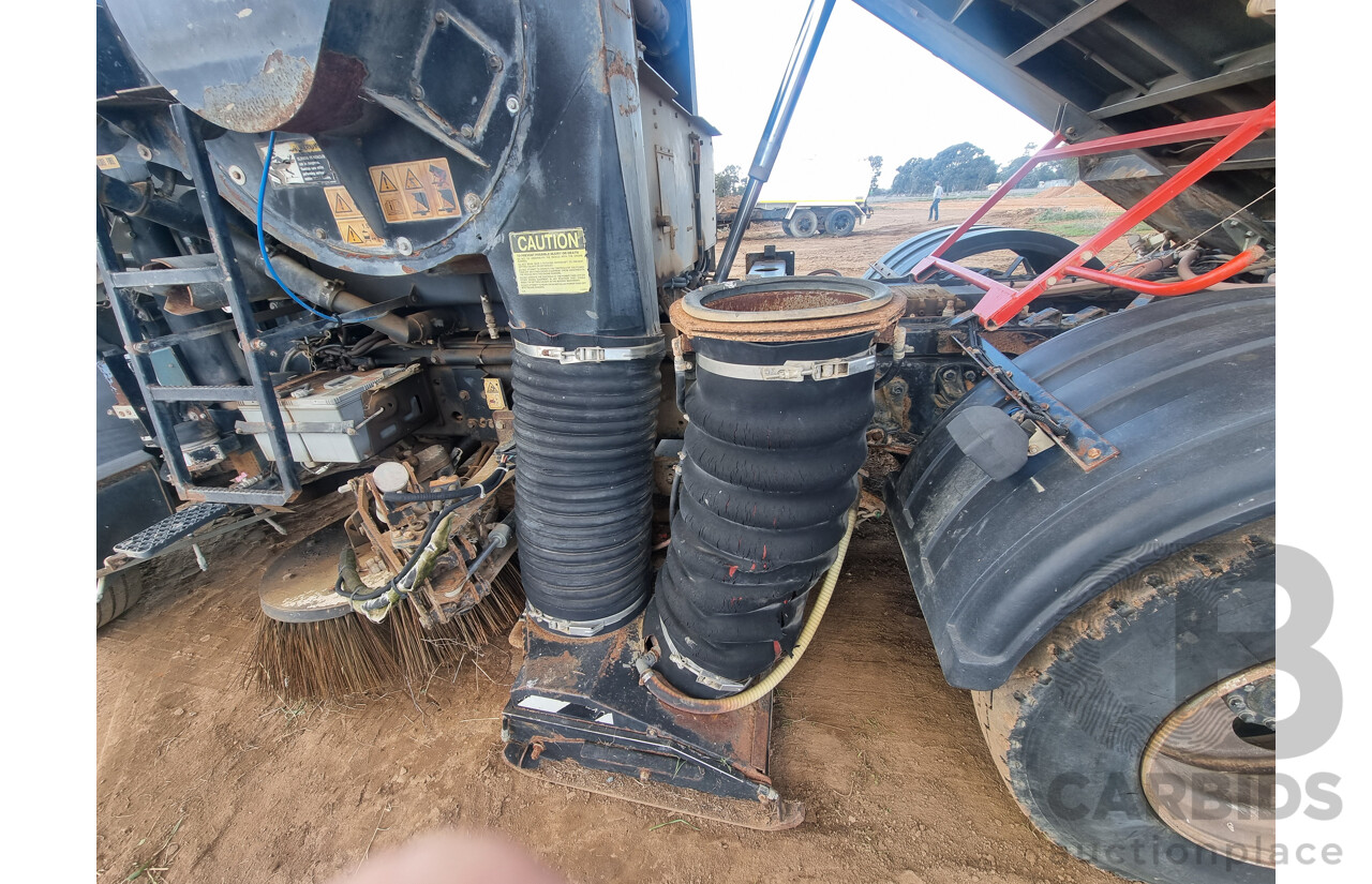 12/2002, Hino FF1J - 6 Cylinder Diesel, Dual Control 770 Cyclone Street Sweeper