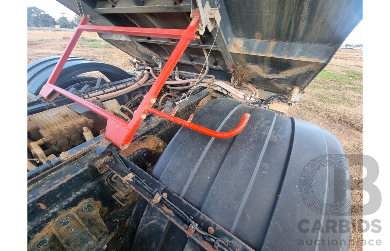 12/2002, Hino FF1J - 6 Cylinder Diesel, Dual Control 770 Cyclone Street Sweeper