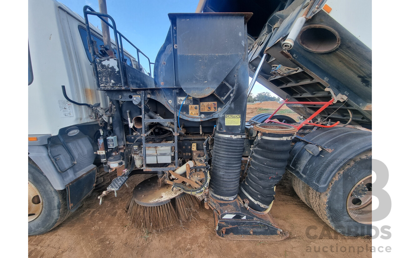 12/2002, Hino FF1J - 6 Cylinder Diesel, Dual Control 770 Cyclone Street Sweeper