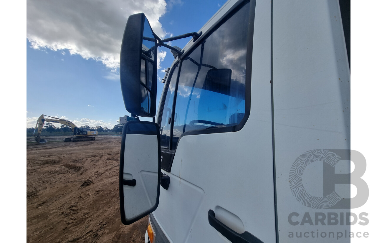 12/2002, Hino FF1J - 6 Cylinder Diesel, Dual Control 770 Cyclone Street Sweeper