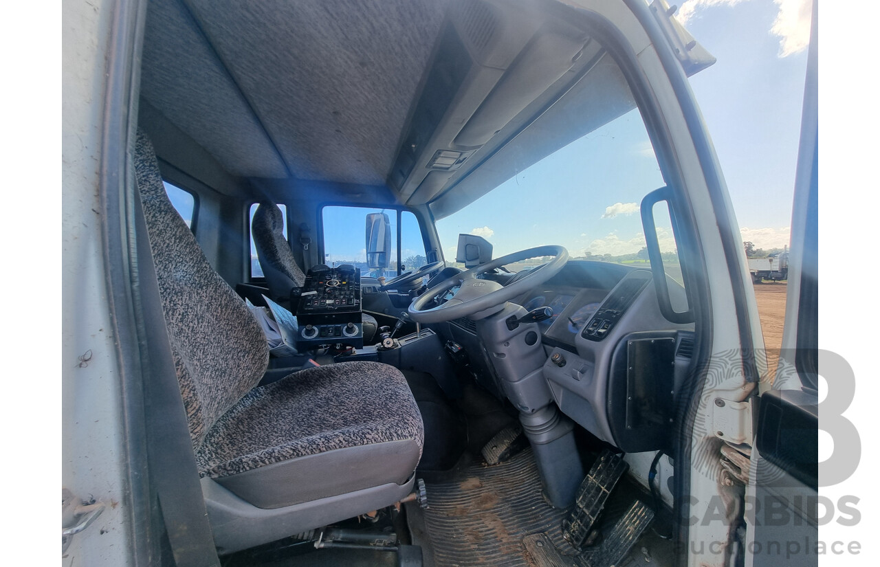 12/2002, Hino FF1J - 6 Cylinder Diesel, Dual Control 770 Cyclone Street Sweeper