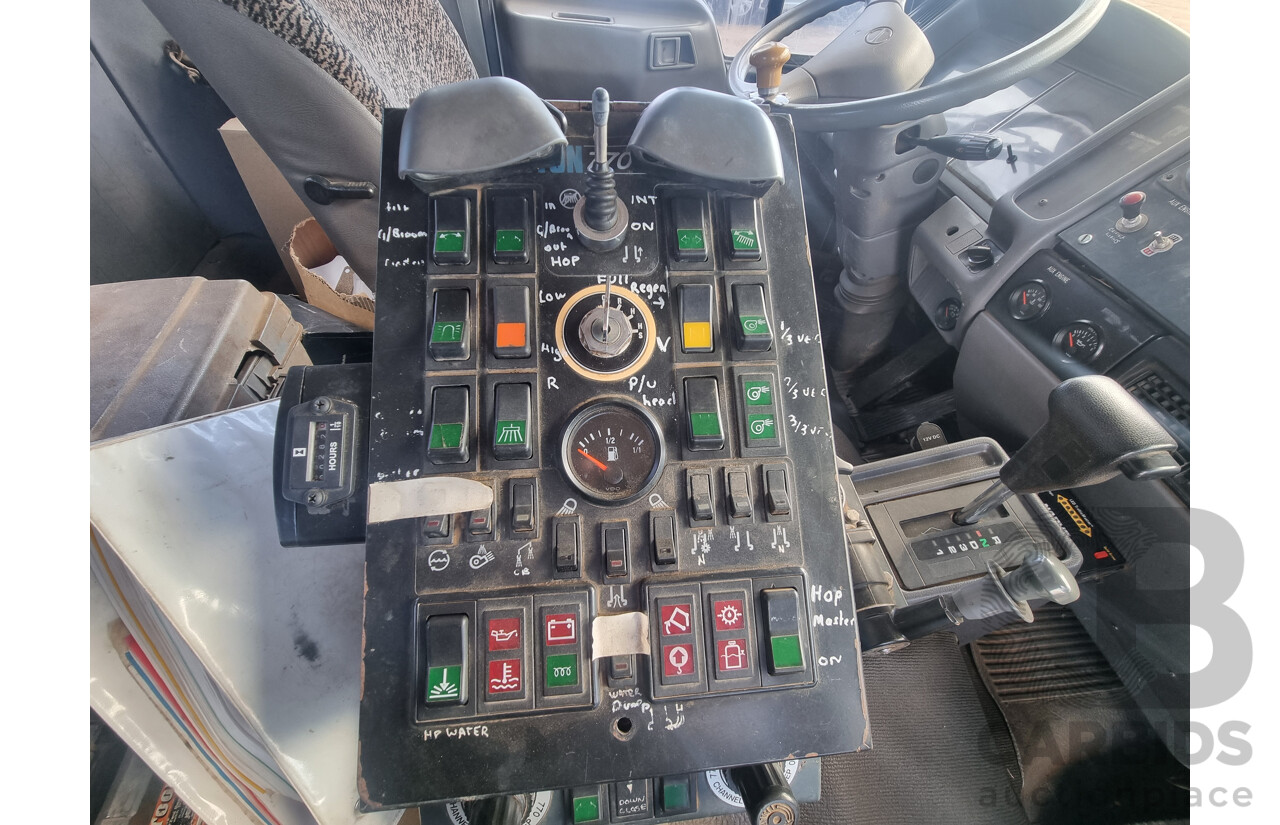 12/2002, Hino FF1J - 6 Cylinder Diesel, Dual Control 770 Cyclone Street Sweeper