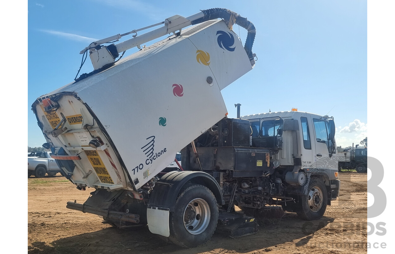 12/2002, Hino FF1J - 6 Cylinder Diesel, Dual Control 770 Cyclone Street Sweeper