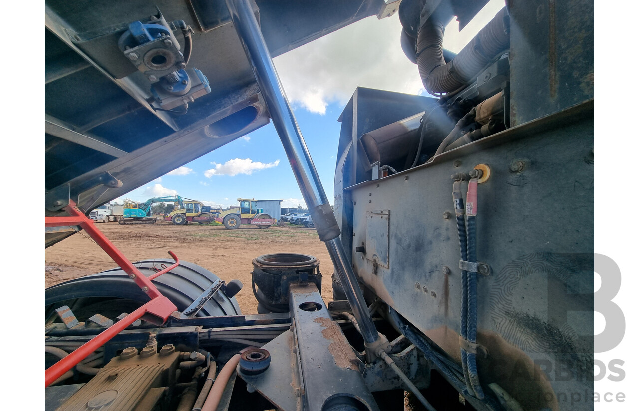 12/2002, Hino FF1J - 6 Cylinder Diesel, Dual Control 770 Cyclone Street Sweeper