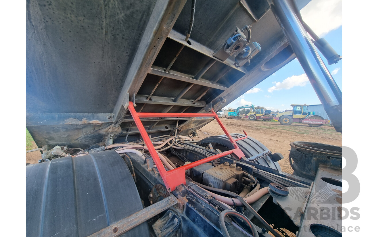 12/2002, Hino FF1J - 6 Cylinder Diesel, Dual Control 770 Cyclone Street Sweeper