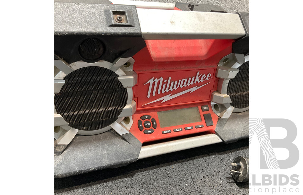 MILWAUKEE Jobsite Radio (C12-28DCR)