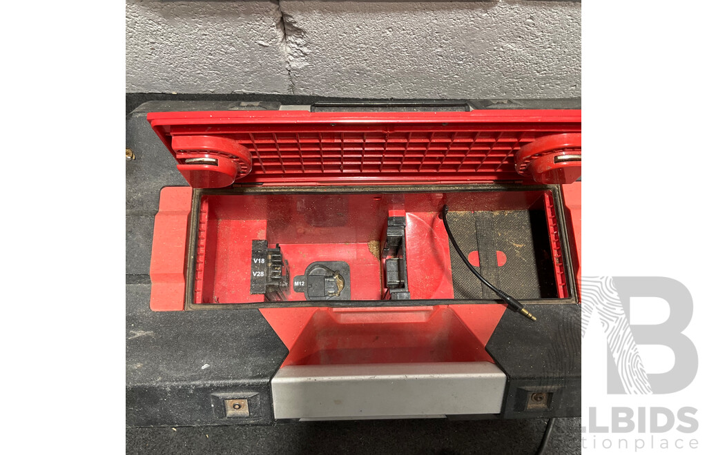 MILWAUKEE Jobsite Radio (C12-28DCR)