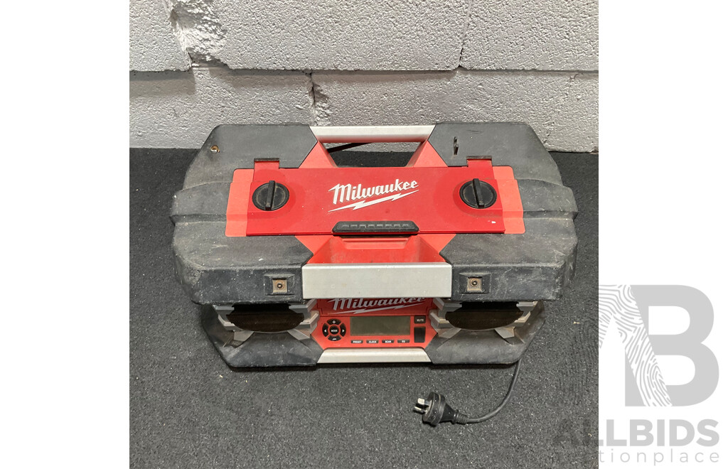 MILWAUKEE Jobsite Radio (C12-28DCR)