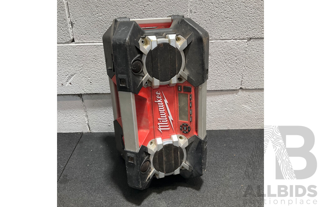 MILWAUKEE Jobsite Radio (C12-28DCR)