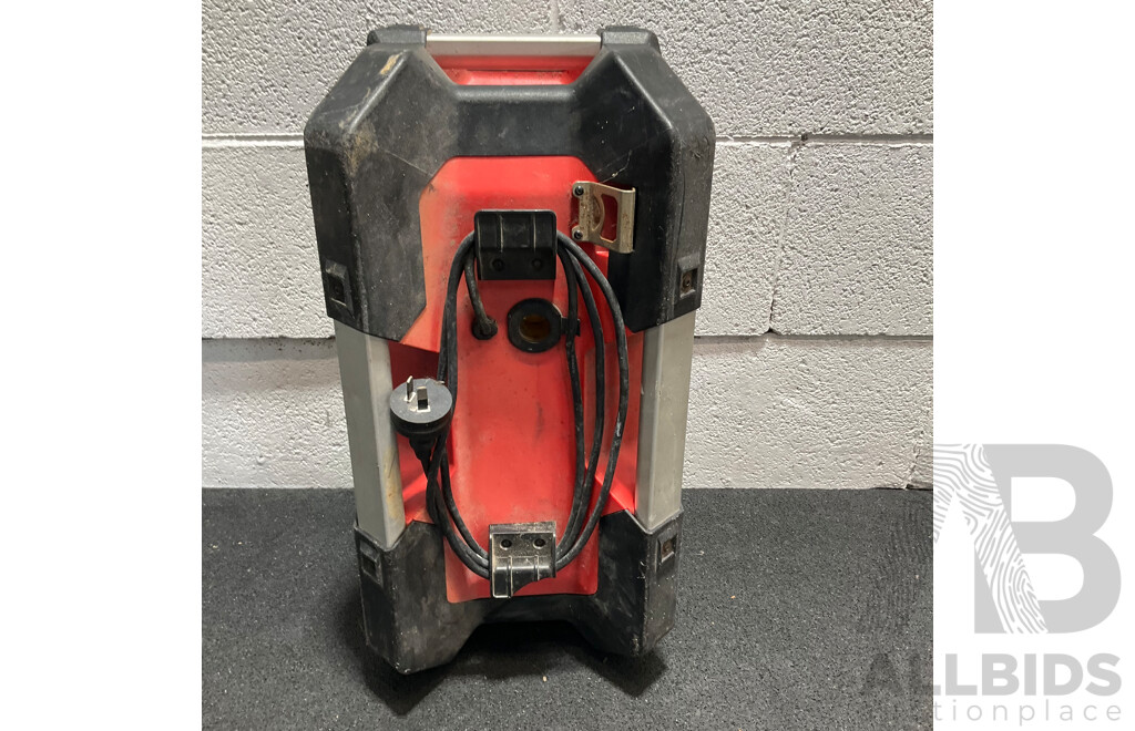 MILWAUKEE Jobsite Radio (C12-28DCR)