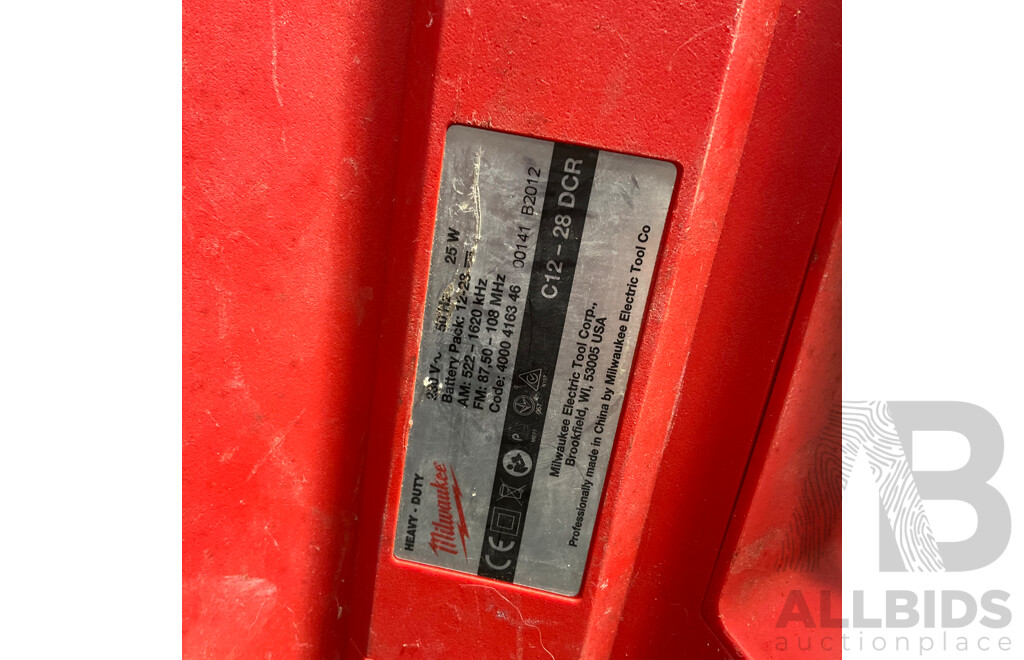 MILWAUKEE Jobsite Radio (C12-28DCR)