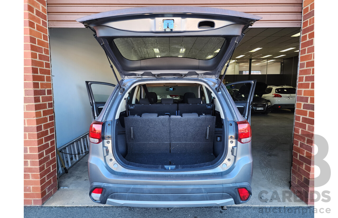 10/2017 Mitsubishi Outlander ES 7-seater (4x2) ZL MY18 4d Wagon Grey 2.4L
