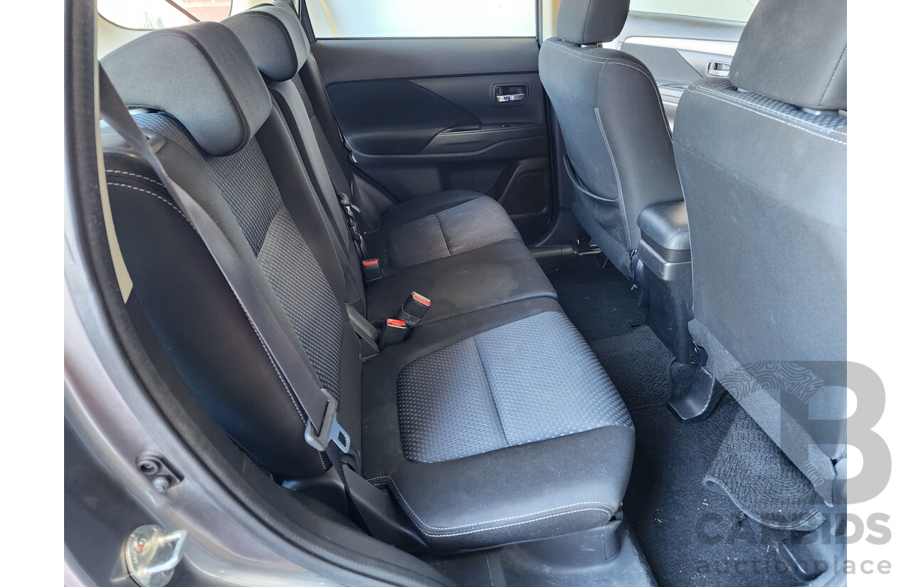 10/2017 Mitsubishi Outlander ES 7-seater (4x2) ZL MY18 4d Wagon Grey 2.4L