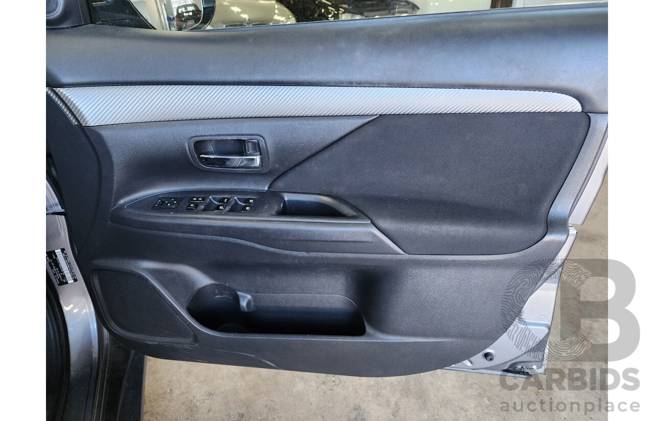 10/2017 Mitsubishi Outlander ES 7-seater (4x2) ZL MY18 4d Wagon Grey 2.4L