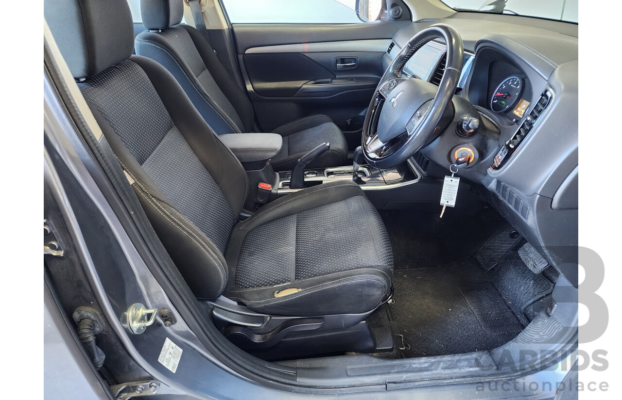 10/2017 Mitsubishi Outlander ES 7-seater (4x2) ZL MY18 4d Wagon Grey 2.4L