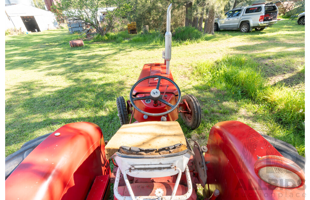1971Circa, Red International Harvester 434 2.5L 4-cyl Diesel Tractor