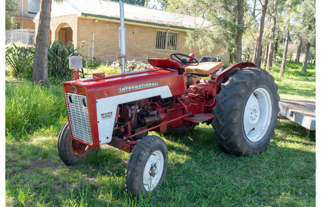 1971Circa, Red International Harvester 434 2.5L 4-cyl Diesel Tractor