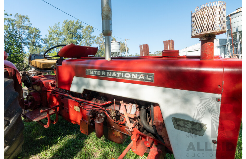 1971Circa, Red International Harvester 434 2.5L 4-cyl Diesel Tractor