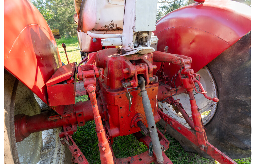 1971Circa, Red International Harvester 434 2.5L 4-cyl Diesel Tractor