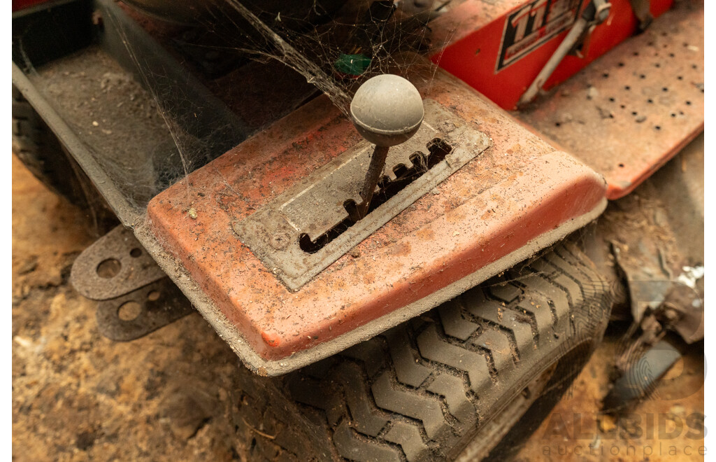 Victa 38 Inch Ride on Lawn Mower