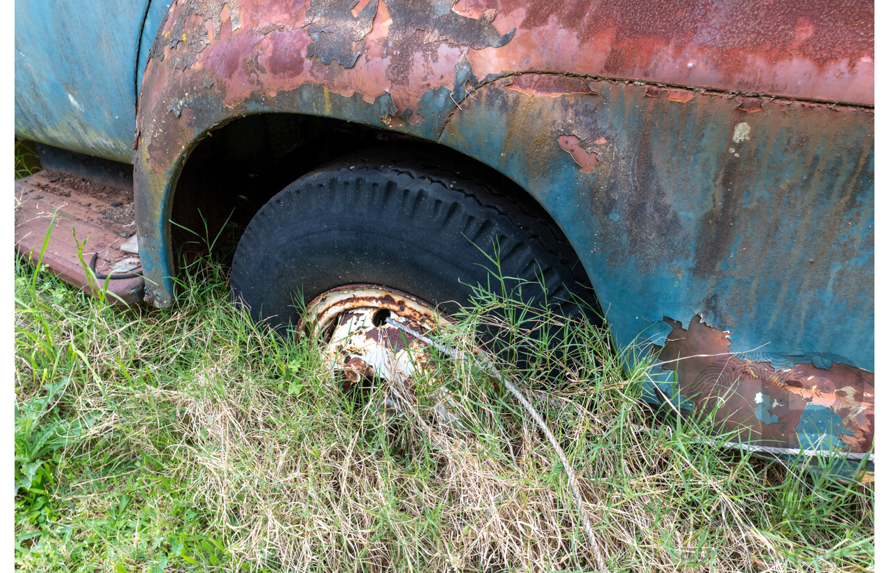 Circa 1970 Bedford TJ J3 Truck 2d Cab Chassis 350ci V8 5.7L