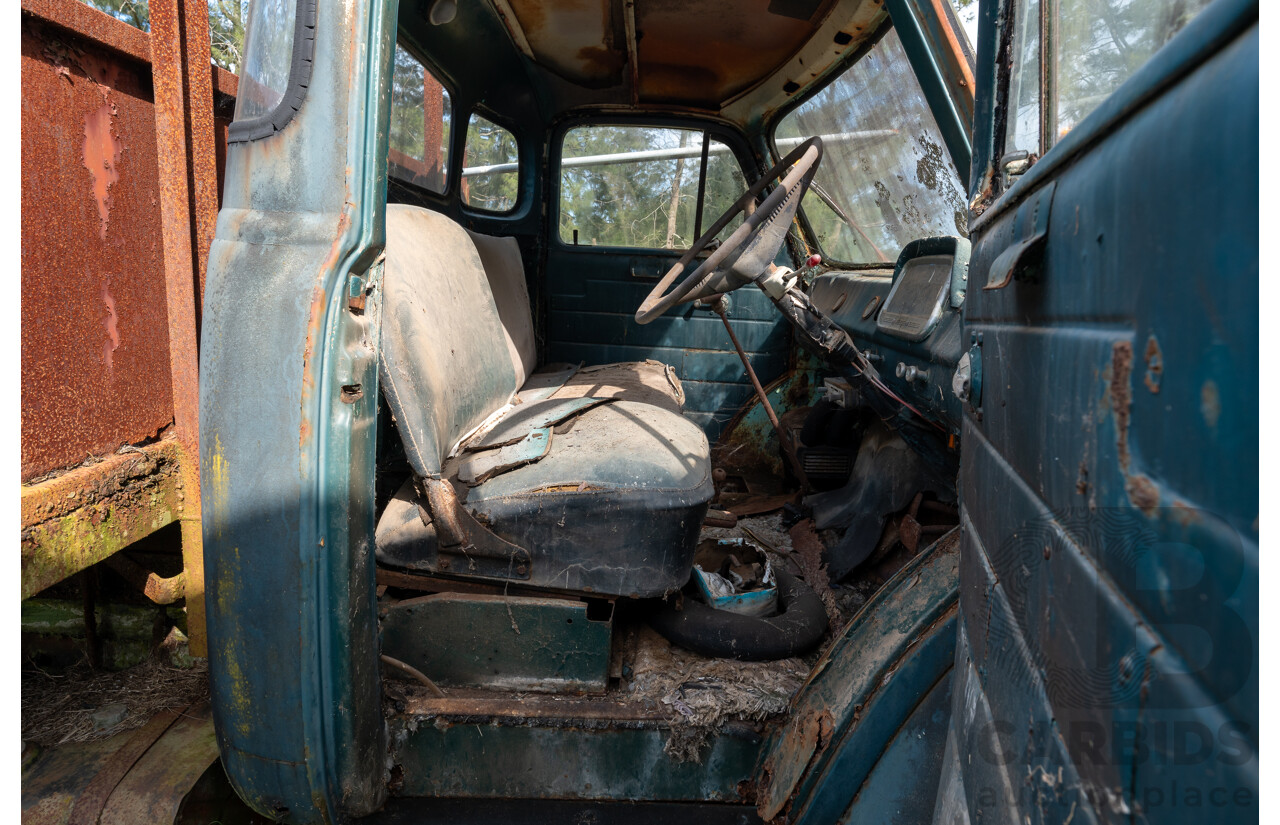 Circa 1970 Bedford TJ J3 Truck 2d Cab Chassis 350ci V8 5.7L