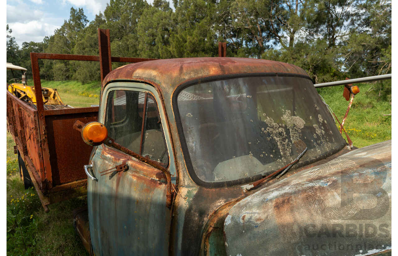 Circa 1970 Bedford TJ J3 Truck 2d Cab Chassis 350ci V8 5.7L