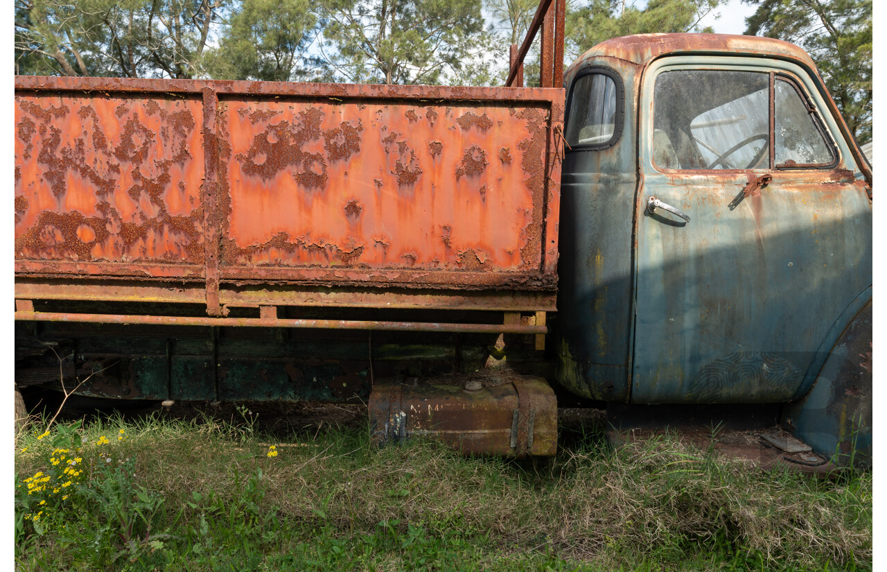 Circa 1970 Bedford TJ J3 Truck 2d Cab Chassis 350ci V8 5.7L