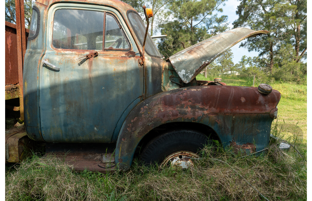 Circa 1970 Bedford TJ J3 Truck 2d Cab Chassis 350ci V8 5.7L