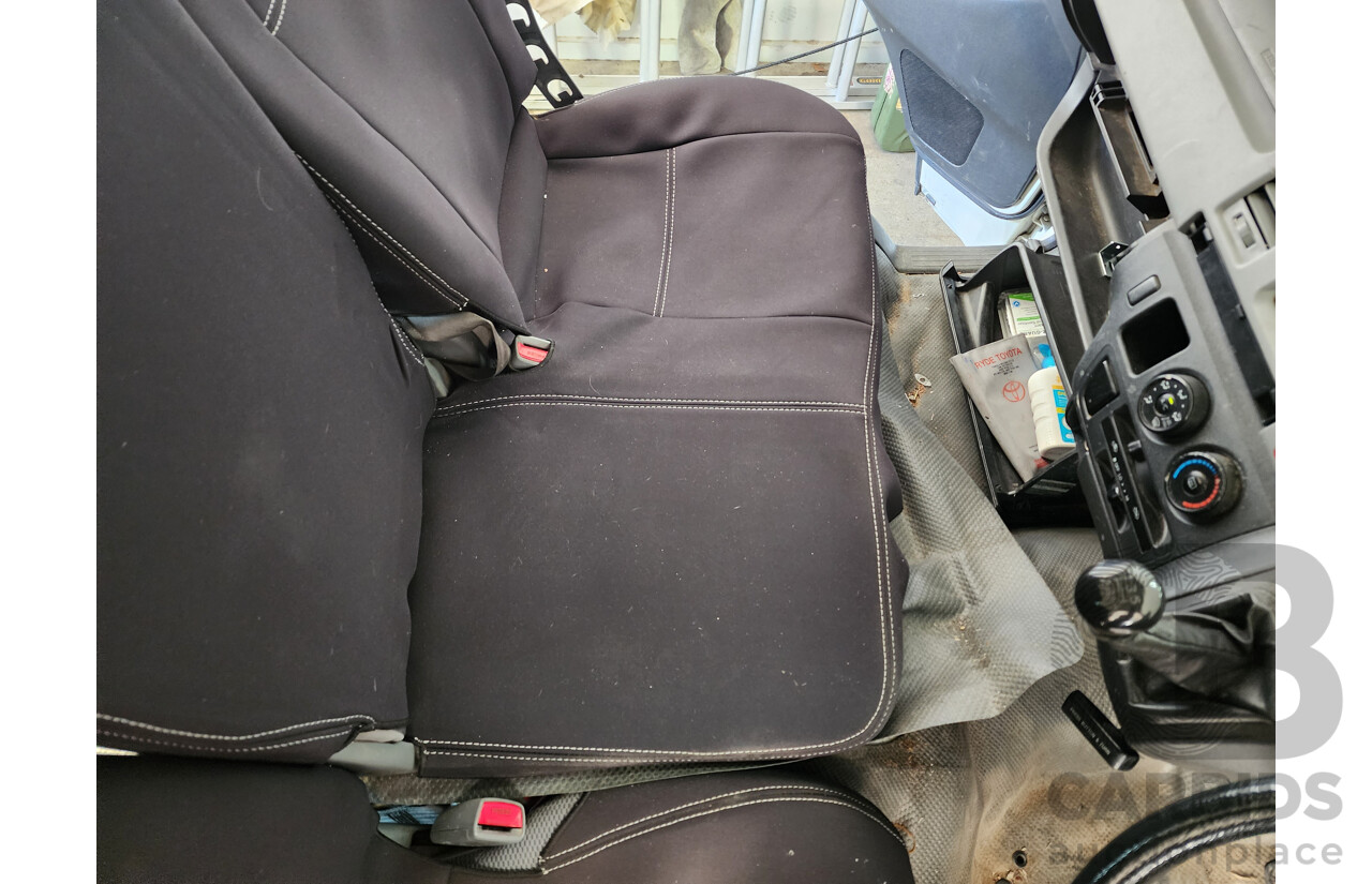 2/2009 Toyota Hiace LWB TRH201R MY07 UPGRADE 4d Van White 2.7L