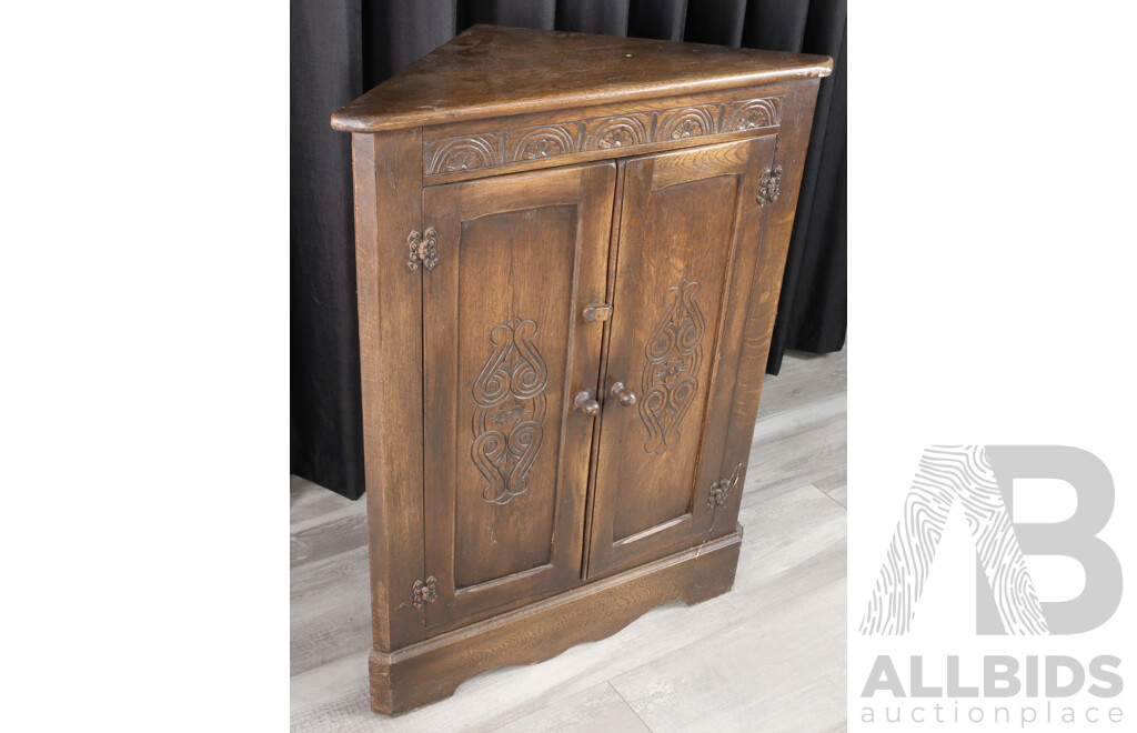 Georgian Style Oak Corner Cabinet