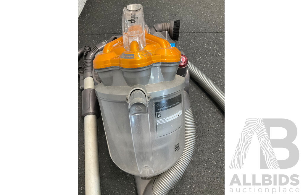 DYSON DC19 Cylinder Vacuum Cleaner