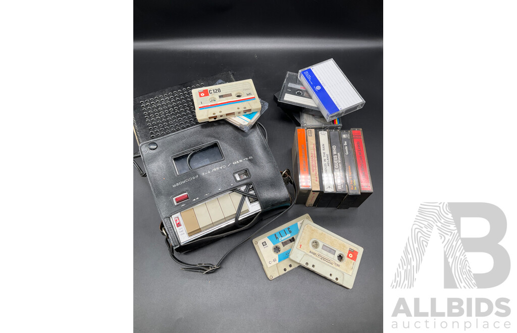 SANYO (M-488D) Cassette Recorder  with Leather Case and Microphone