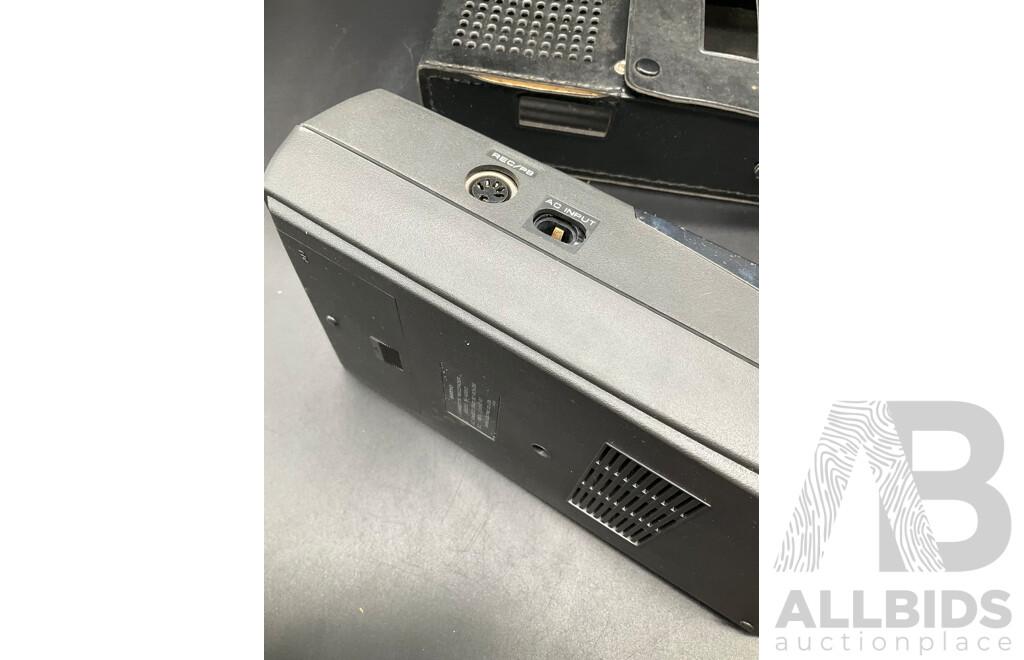 SANYO (M-488D) Cassette Recorder  with Leather Case and Microphone