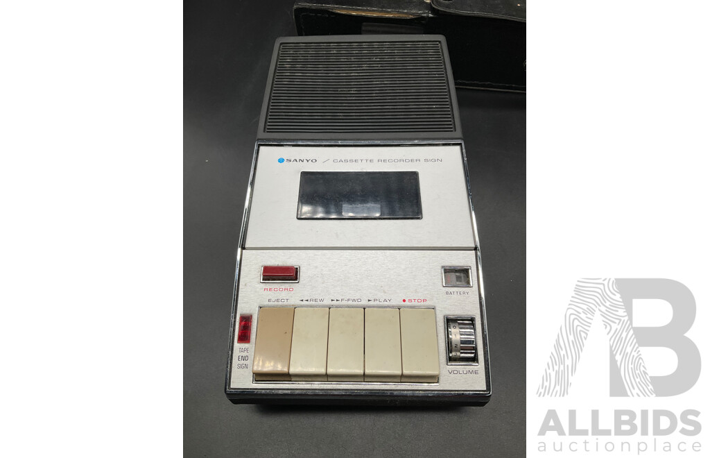 SANYO (M-488D) Cassette Recorder  with Leather Case and Microphone