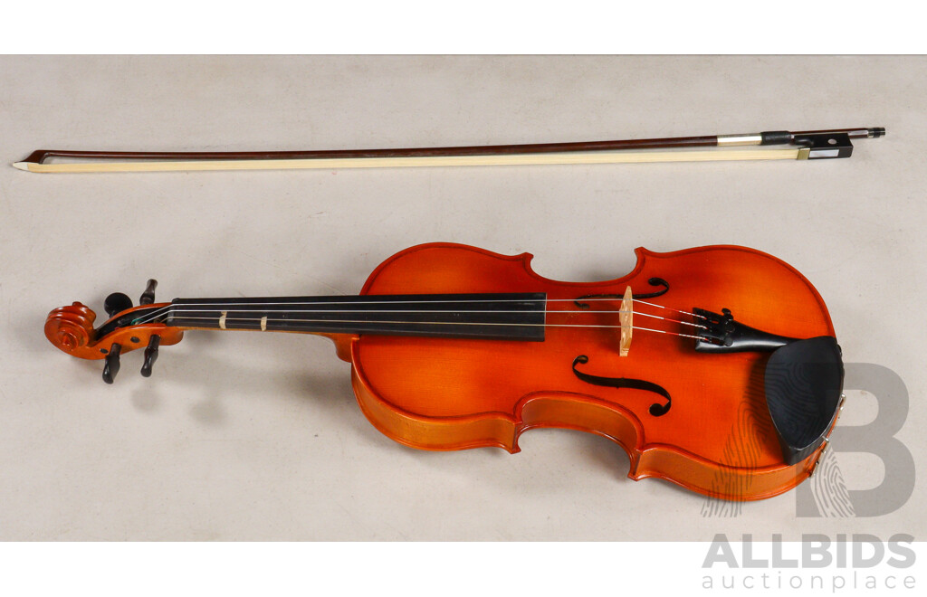 Cased Sonata Violin and Bow by Violmaster