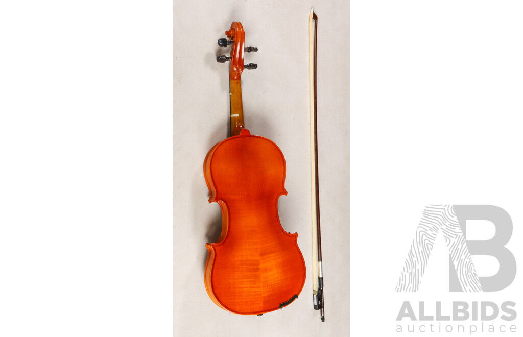 Cased Sonata Violin and Bow by Violmaster