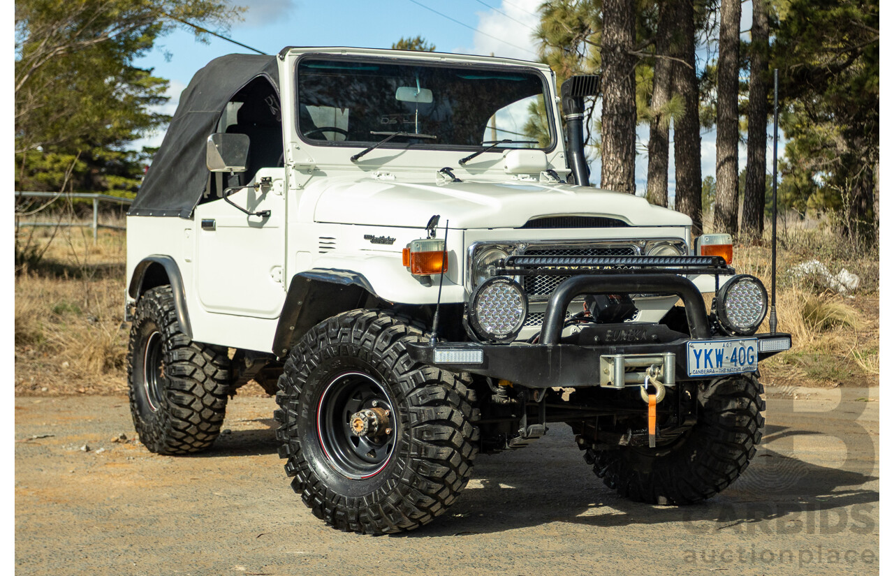 11/1977 Toyota Landcruiser SWB FJ40 (4x4) 2d Softtop White 4.2L