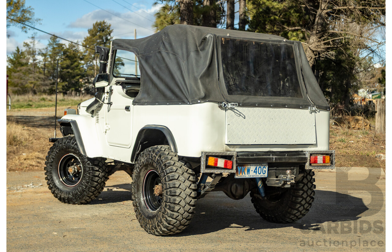 11/1977 Toyota Landcruiser SWB FJ40 (4x4) 2d Softtop White 4.2L