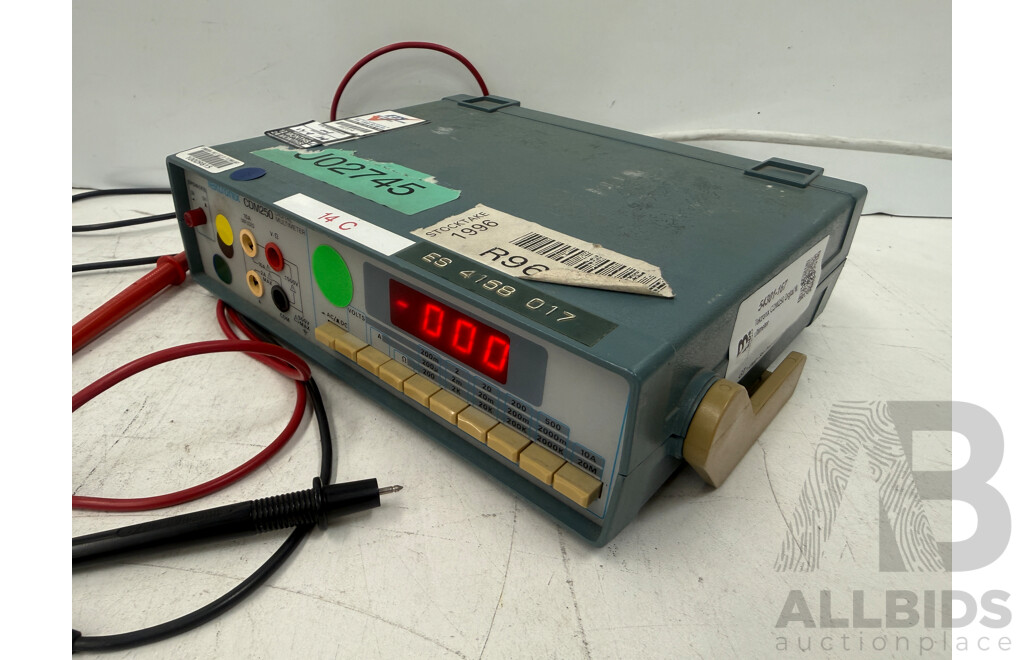 Tektronix CDM250 Digital Multimeter