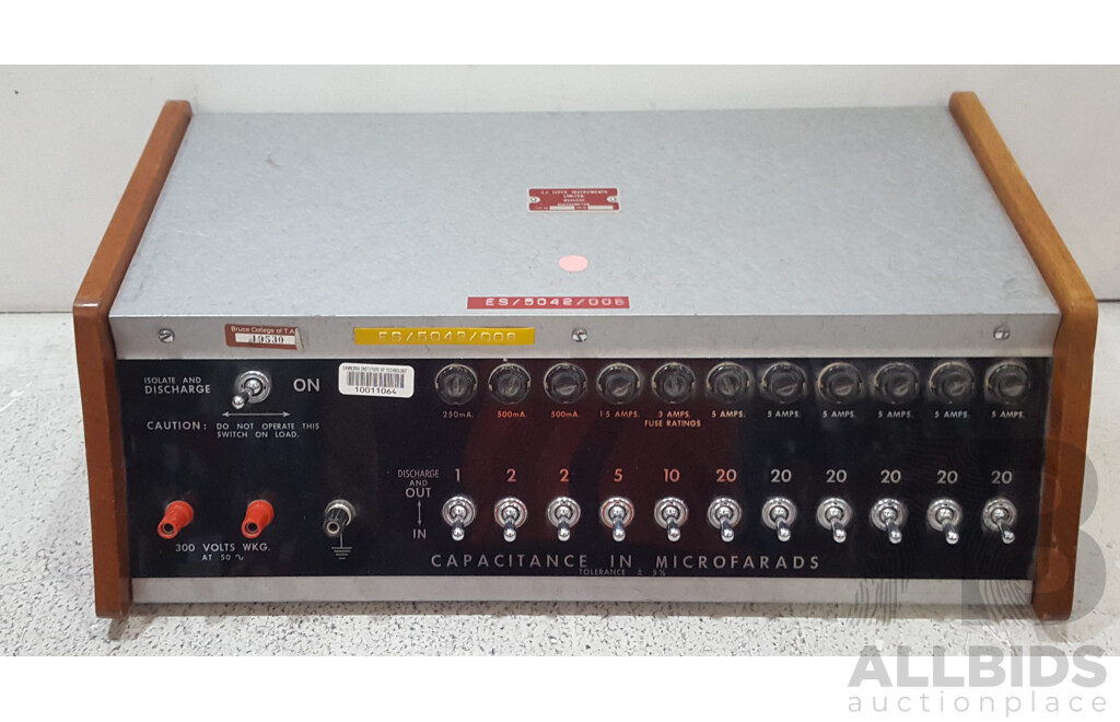 J.J. Lloyd Instruments (C140) Capacitance in Microfarads Appliance