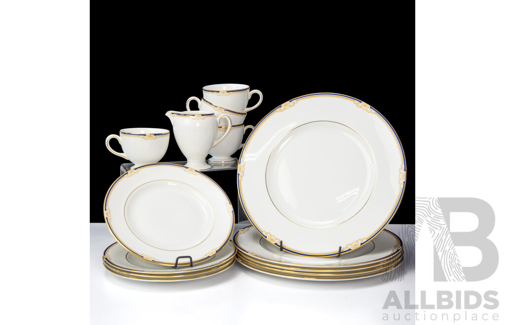 Collection of 14 Pieces of Wedgwood Cavendish Porcelain Dinnerware