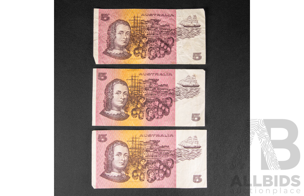 Collection of Australian Banknotes Including 1989 Ten Dollar, Johnston/Higgins, Three 1991 Five Dollars Fraser/Cole, Two 1985 Two Dollars, Johnston/Fraser, Thirteen 1982 One Dollars, Johnston/Stone