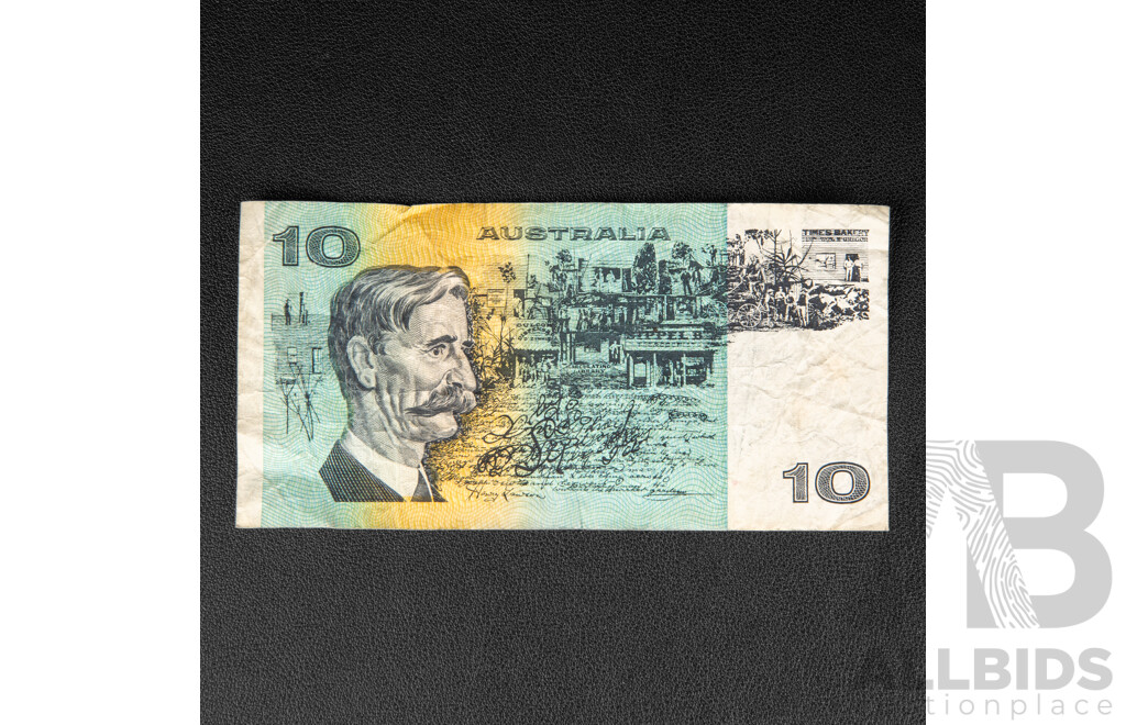 Collection of Australian Banknotes Including 1989 Ten Dollar, Johnston/Higgins, Three 1991 Five Dollars Fraser/Cole, Two 1985 Two Dollars, Johnston/Fraser, Thirteen 1982 One Dollars, Johnston/Stone