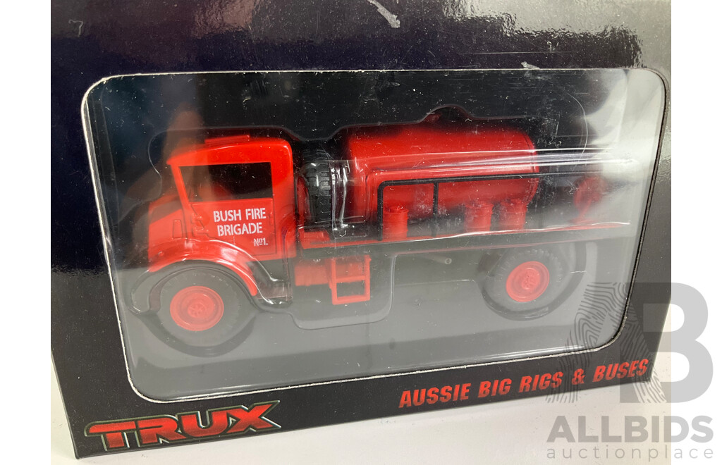 Trux Diecast 1940's Chevrolet Blitz Wagon Fire Fighting Tanker  - 1:50 Scale