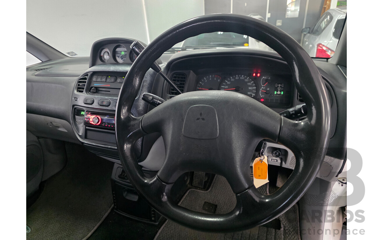 3/2000 Mitsubishi Delica Chamonix (4x4) 4d Van White Turbo Diesel 2.8L