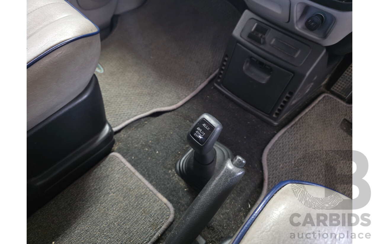 3/2000 Mitsubishi Delica Chamonix (4x4) 4d Van White Turbo Diesel 2.8L