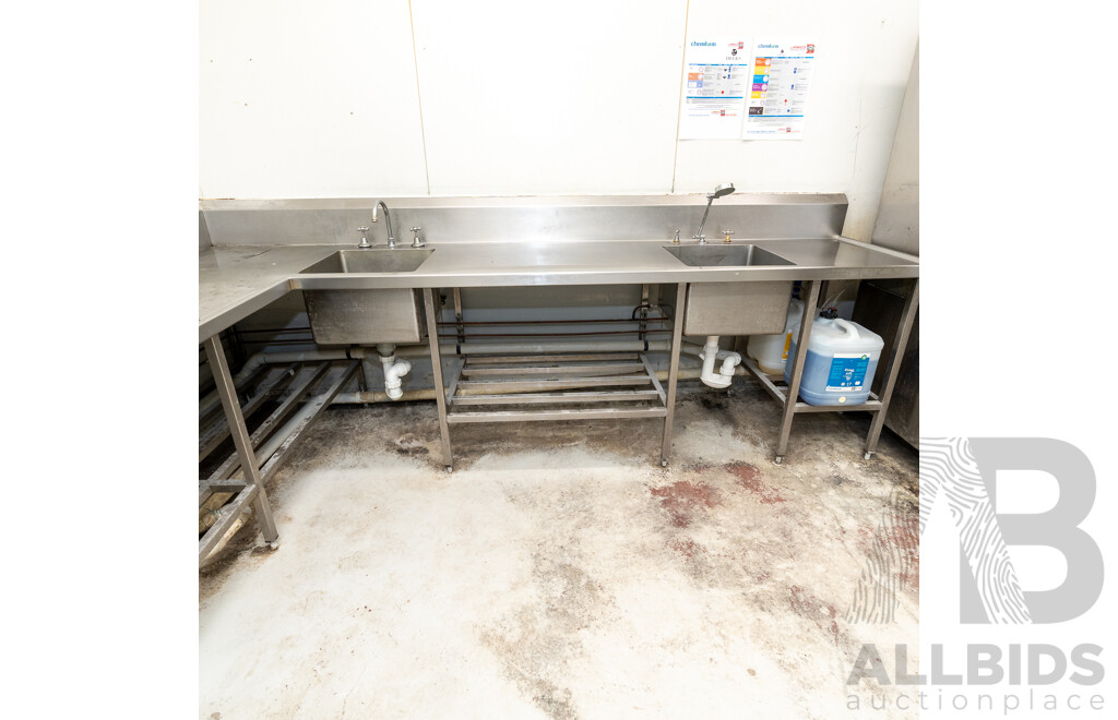 Commercial Stainless Steel Corner Workbench with Underbench Storage & Quantity of 3 Sink's