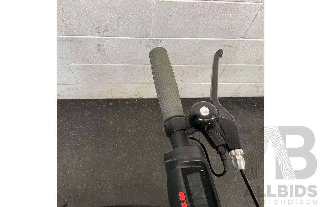 E-Runner Electric Scooter